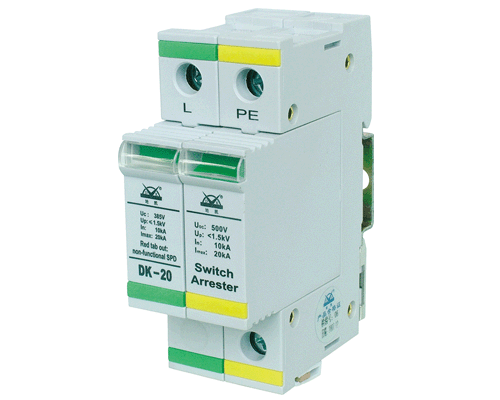 介紹: 本產(chǎn)品適用防雷區(qū)域：LPZO區(qū)與LPZ1區(qū)交界處（B級(jí)/Ⅳ類）電源線路的 雷電浪涌防護(hù)。 (1)適用于雷電防護(hù)等級(jí)為A級(jí)的電子信息系統(tǒng)電源第一級(jí)雷電浪涌防護(hù)； (2)模塊化設(shè)計(jì)，密封性好，安裝接線方便； (3)采用了“3+1”電路結(jié)構(gòu)，適用于TT系統(tǒng)； (4)采用溫控?cái)嗦芳夹g(shù)，內(nèi)置過流保護(hù)電路，徹底避免火險(xiǎn)； (5)具有工作指示、遙信接口及劣化告警指示功能，綠色（正常），紅色（失效）； (6)具有防塵、防腐、防爆、阻燃等功能； (7)高能量SPD、通流量大、漏流小，特別適用于惡劣的雷電環(huán)境。   產(chǎn)品的安裝與應(yīng)用：  （1）保護(hù)器應(yīng)用于主配電系統(tǒng)電源第一級(jí)雷電防護(hù)，并聯(lián)安裝在建筑物總配電柜或配電箱的電源進(jìn)線端，可采用凱文連接方式； （2）適用于3+1/1+1接線模式下配電箱及重要設(shè)備配電箱； （3）適用于交流配電設(shè)備的防雷保護(hù)，如：通信、電視廣播、計(jì)算機(jī)房、自動(dòng)控制、機(jī)電設(shè)備及所有配電設(shè)備的雷電浪涌保護(hù)； （4）適于室內(nèi)運(yùn)行，如安裝在室外時(shí)，必須加裝防水外殼； （5）所有接線必須牢固及可靠電氣聯(lián)接； （6）防雷接地應(yīng)符合防雷規(guī)范要求，接地線盡可能粗短且接地電阻應(yīng)小于10Ω。